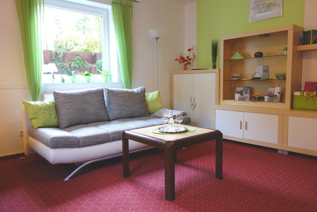 Antjes Ferienwohnung ฟลูนไฮม์ ห้อง รูปภาพ