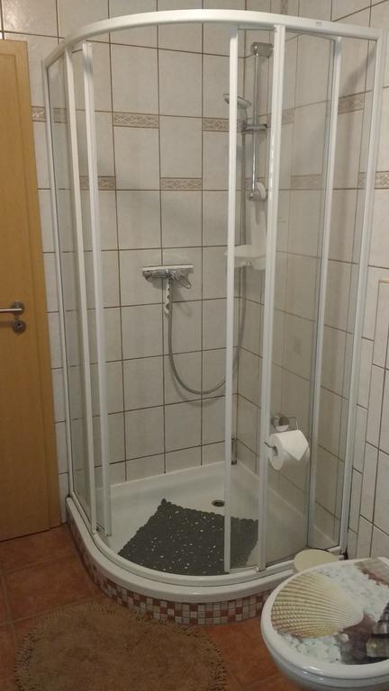 Antjes Ferienwohnung ฟลูนไฮม์ ภายนอก รูปภาพ
